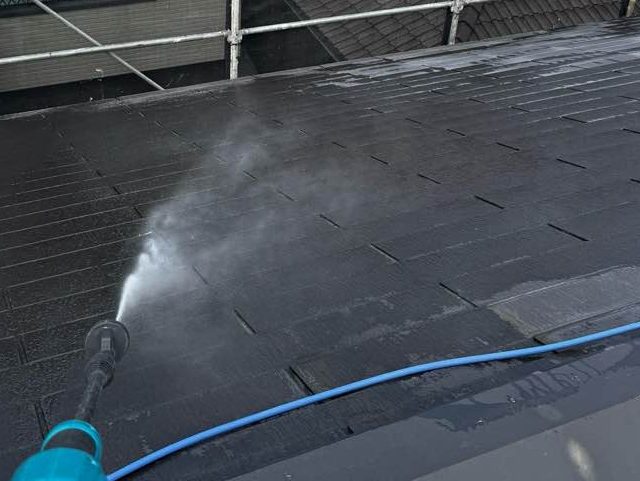 志免町の屋根カバー工事にともなう高圧洗浄