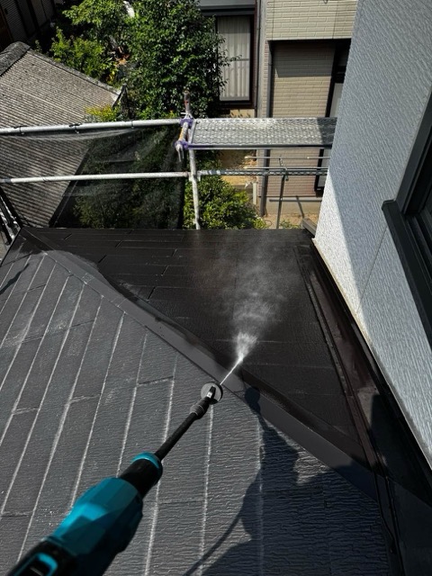 福岡市東区の屋根カバー工法、高圧洗浄