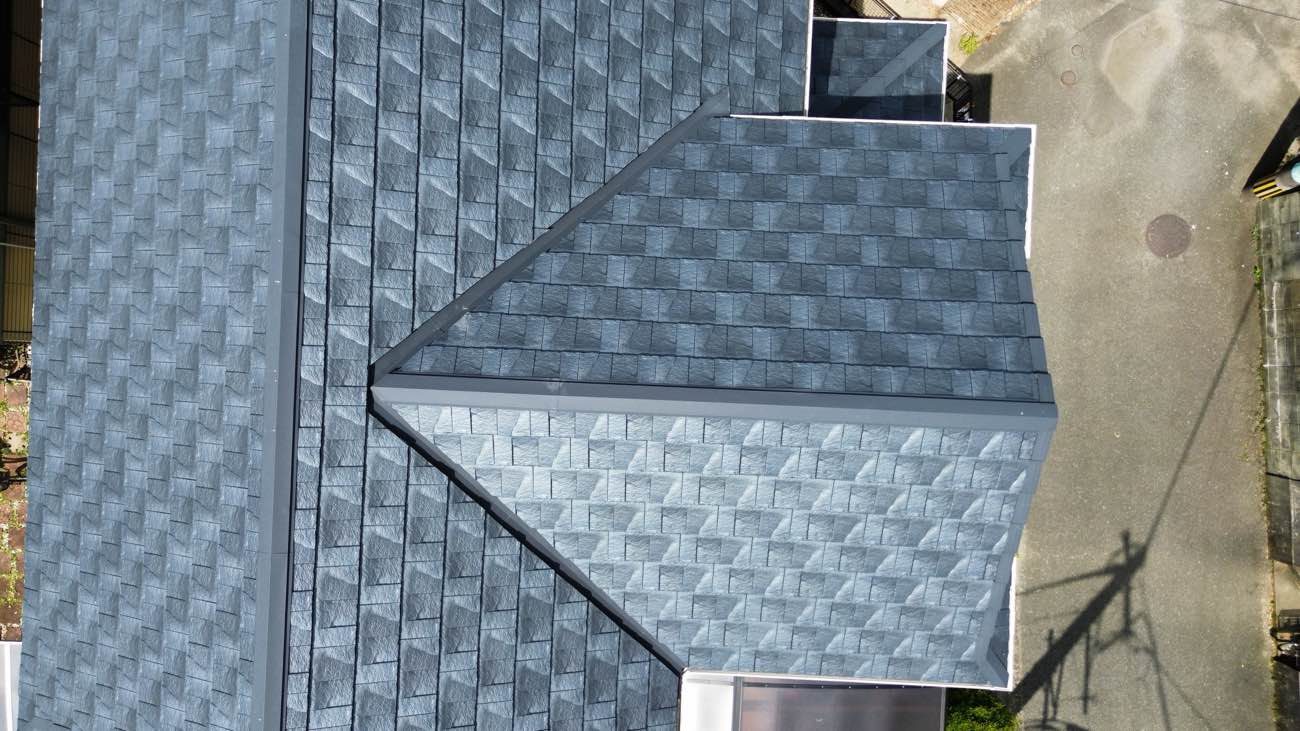 屋根カバー工法完了