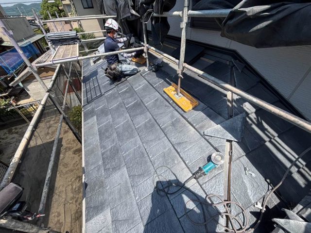 志免町で差し掛け屋根にルーガを施工