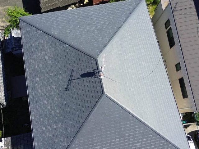 福岡市西区で屋根の再劣化をドローン撮影