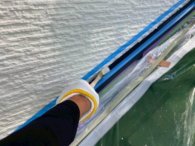 志免町でコーキング補修中