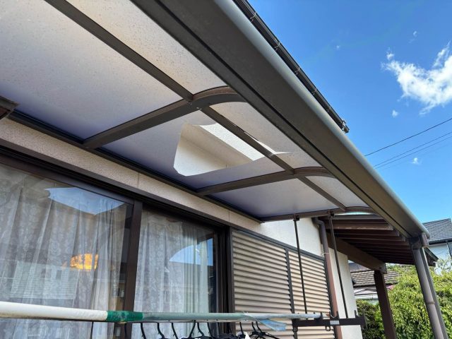 福岡市城南区のテラス屋根の破損