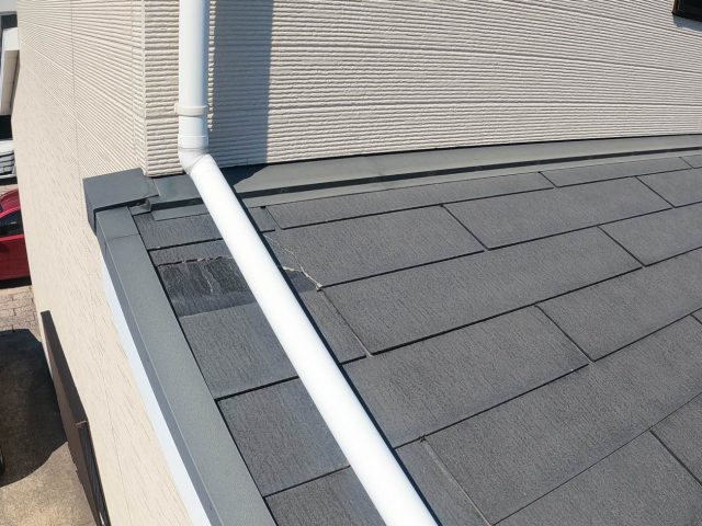 福岡市西区で一部が剥がれたスレート