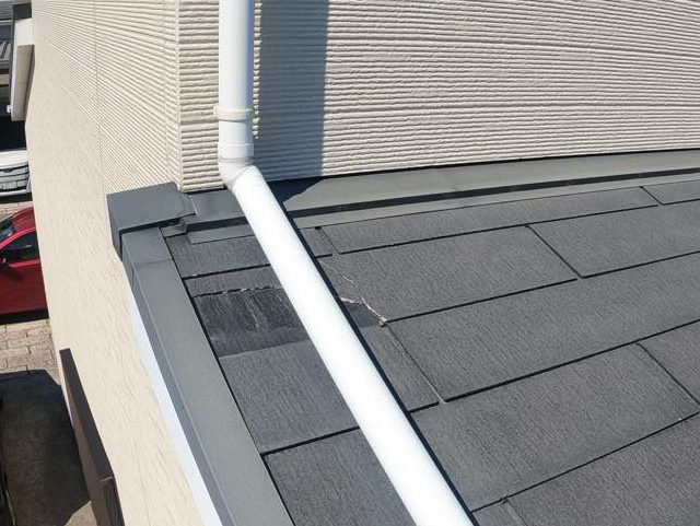 福岡市西区で強風で破損した屋根のスレート