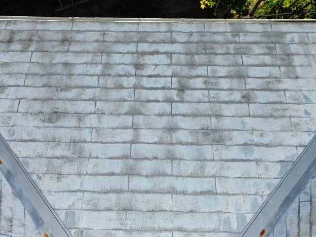 福津市の経年劣化が進行したコロニアル屋根