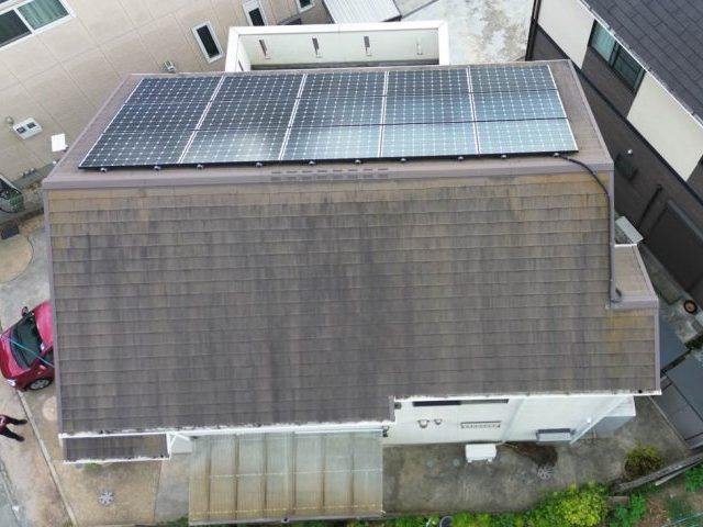 福岡市東区の苔が生えた屋根