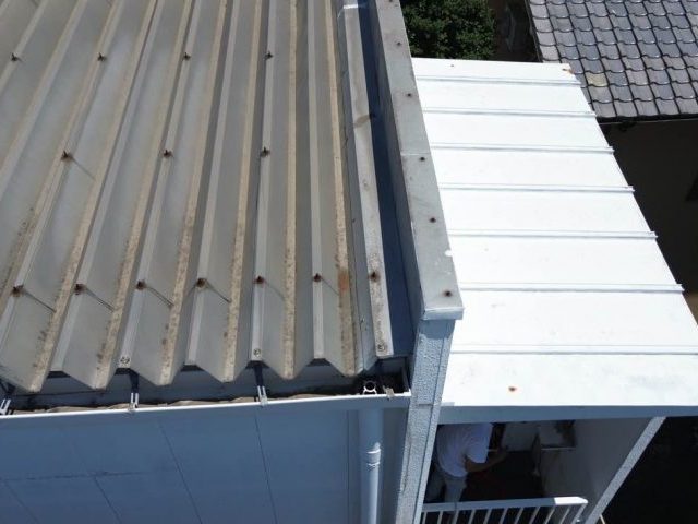 福岡市南区の事務所の金属屋根