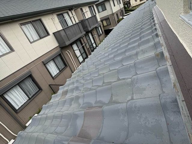 福岡市東区で雨漏りが疑われる瓦屋根