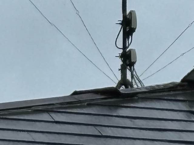 糸島市の調査で確認された棟板金破損