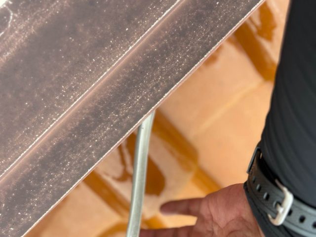 福岡市南区の雨抑え板金内の外れたパッキン