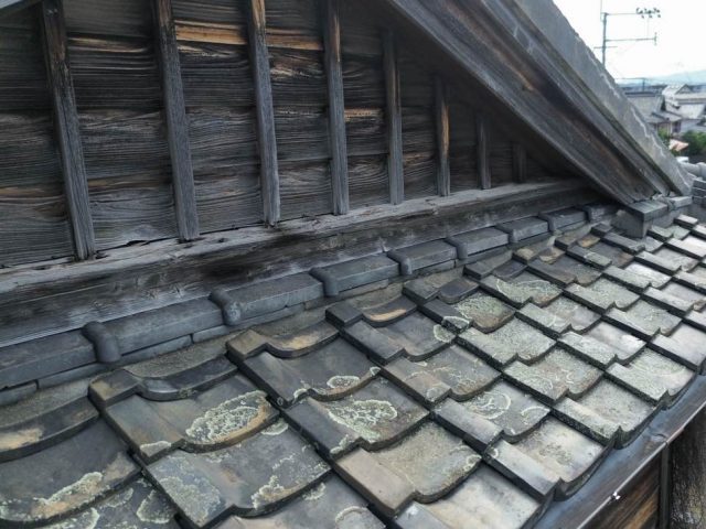 福岡市東区の古い土葺きの瓦屋根