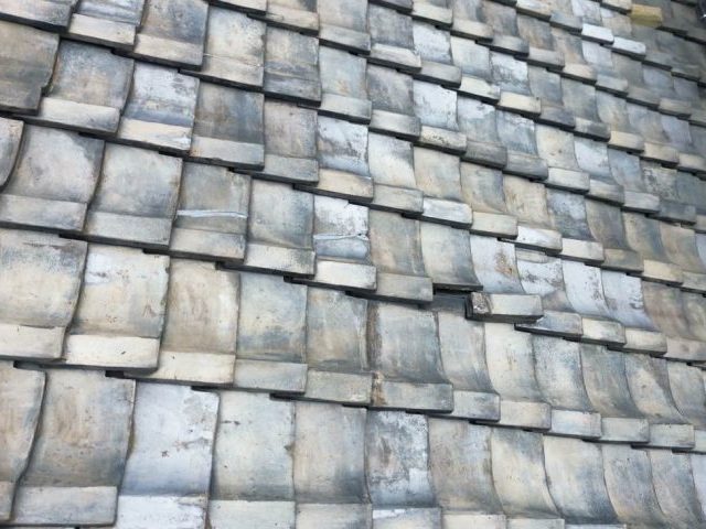 福岡市東区の老朽化が激しい屋根瓦