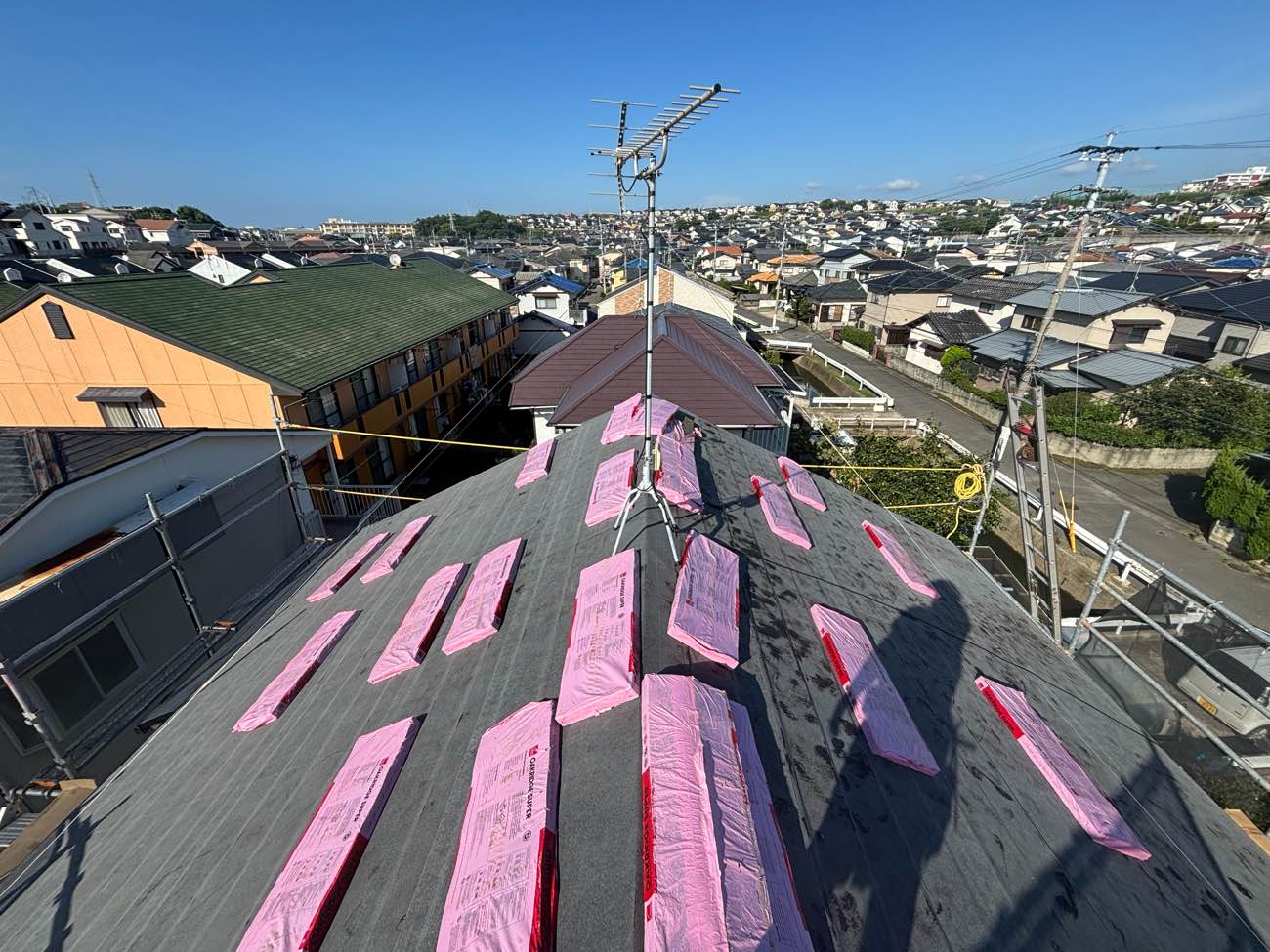 屋根カバー工法、防水シート施工完了