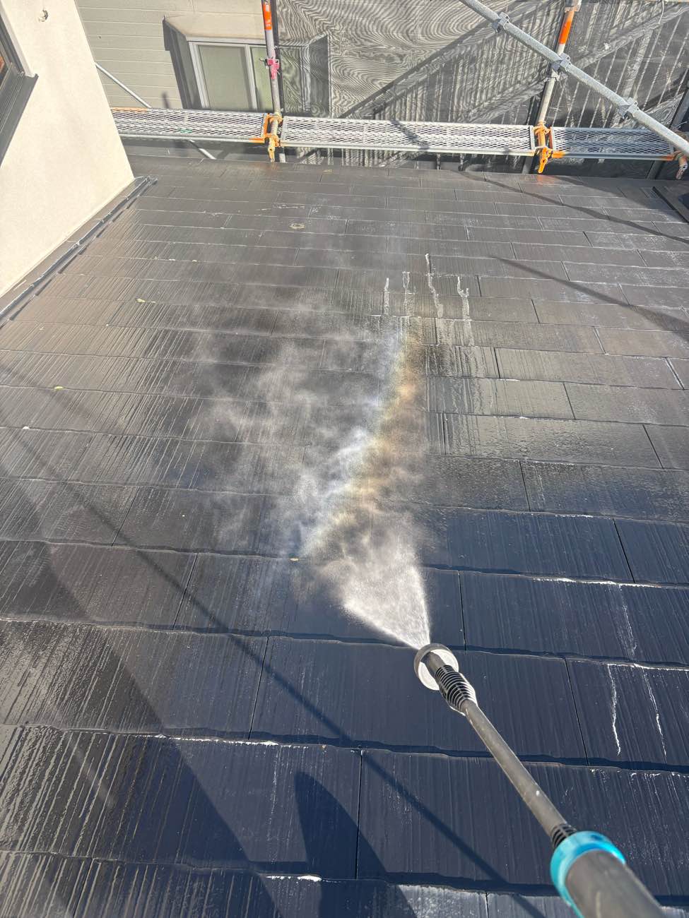 屋根カバー工法、既存屋根の洗浄