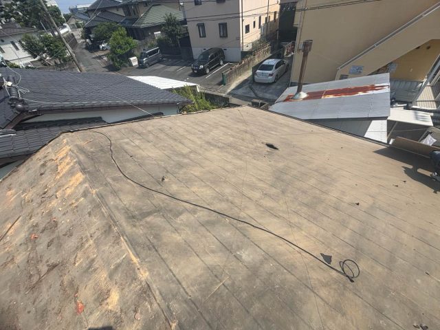 福岡市城南区で瓦を撤去してむき出しになった下地