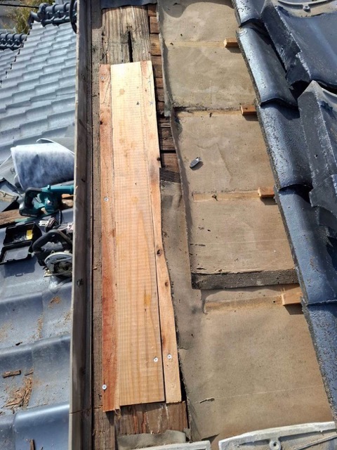 葺き戻し工事、下地の補修