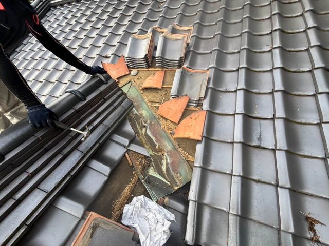 糸島市の劣化した谷板金