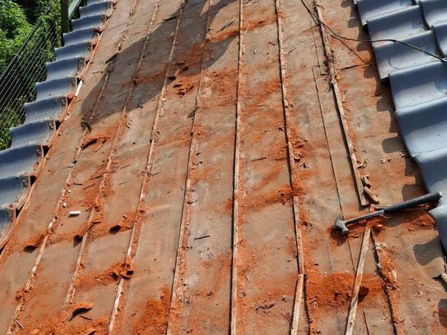 福岡市東区で葺き直しに伴う瓦解体