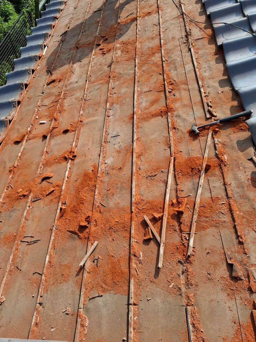 既存屋根の撤去、雨漏り工事