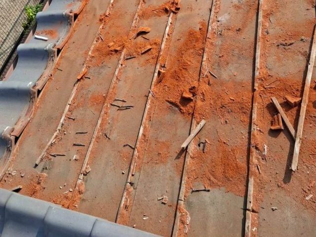 福岡市東区で瓦を一時撤去