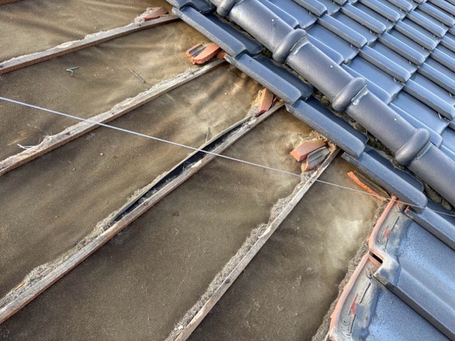既存瓦の撤去、下地の腐食
