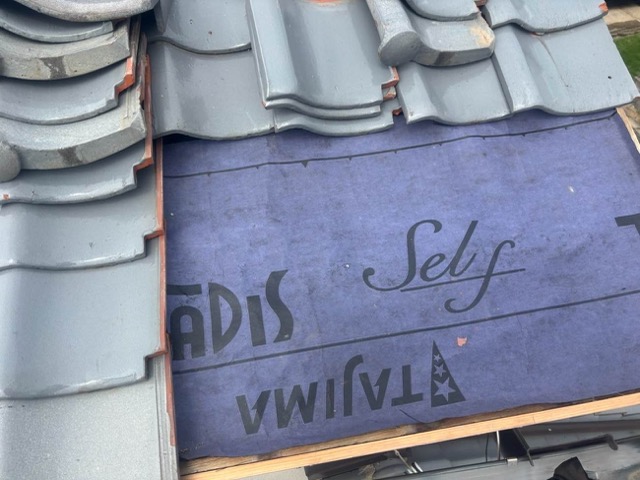 防水シート施工、瓦屋根工事