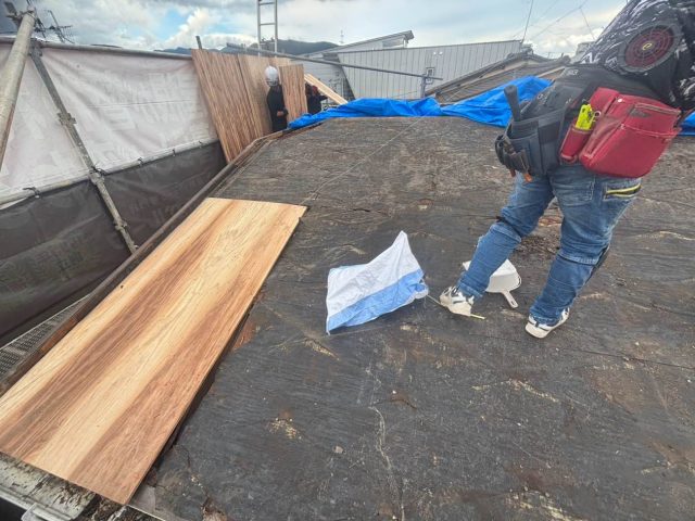 大野城市で劣化した屋根材の解体