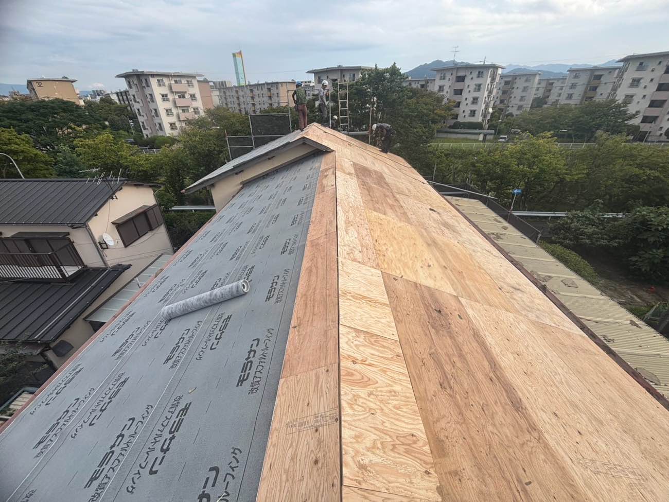 福岡市早良区の葺き替え工事、下地の補修