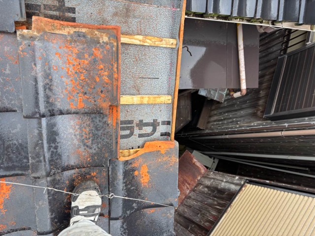 糸島市屋根の葺き直し工事、瓦の復旧