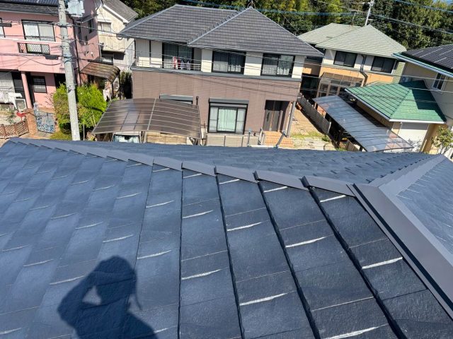 大野城市の葺き替え工事で棟板金施工後の状態