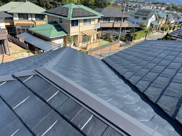 大野城市の葺き替え工事で設置された棟板金