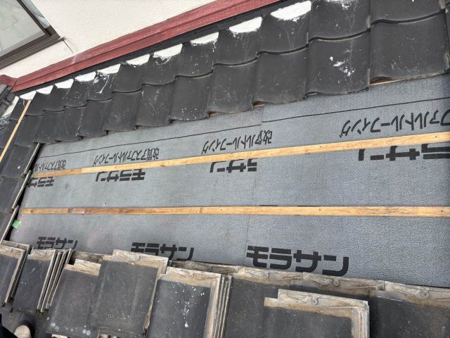 福岡市西区で防水シートと桟木の施工