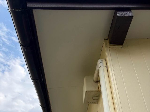 福津市で補修してきれいになった軒天