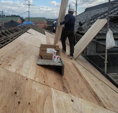 福岡市東区物件の屋根の葺き替え工事、施工事例、軽量屋根
