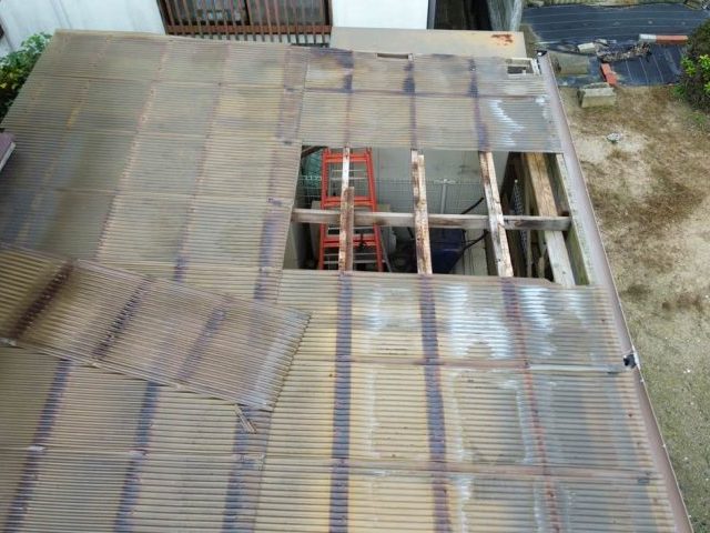 福岡市早良区で飛散した波板