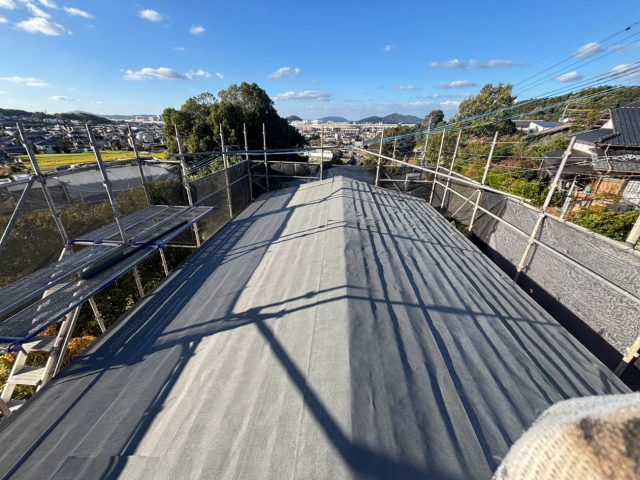 福岡市西区のカバー工事における防水紙敷設