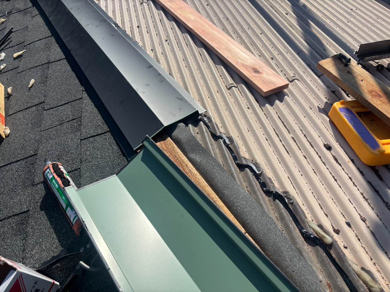 棟板金の交換と仕上げ