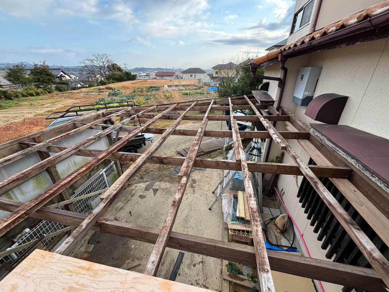 既存波板の撤去と下地確認