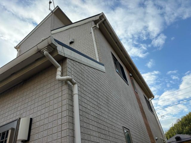 福岡市早良区の調査で見つかった外壁の黒ずみ