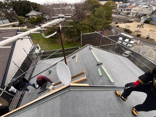 福岡市南区のカバー工法で施工された防水紙