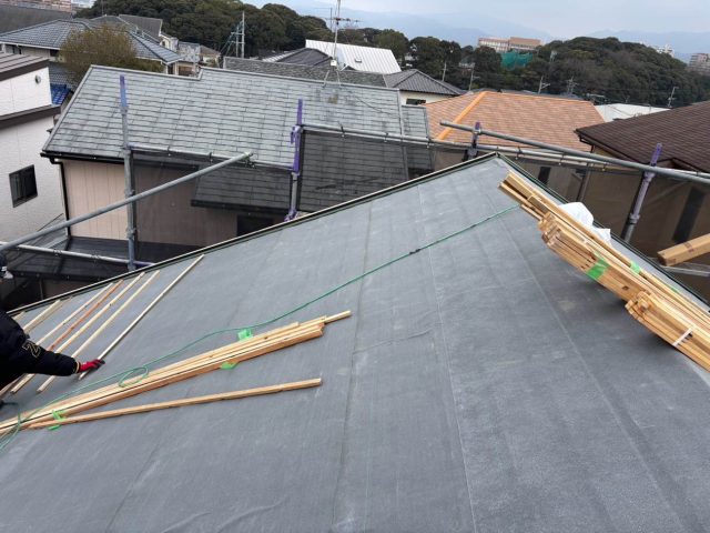 福岡市南区で防水紙上に固定される桟木