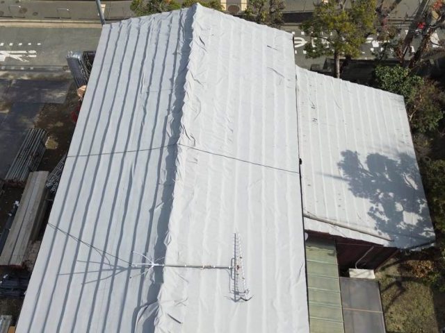 福岡市中央区で防水シート上貼り後の屋根ドローン写真
