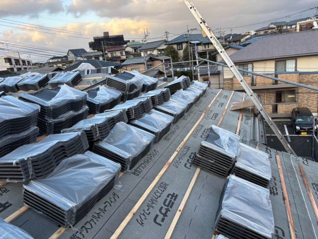 福岡市南区でルーガを使用した葺き替え工事が進行中