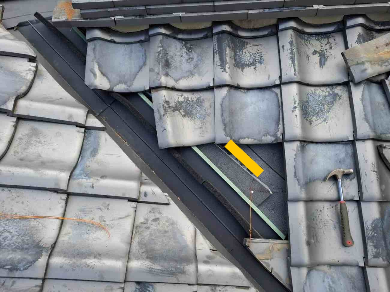 谷板金の劣化、谷板金の穴あき