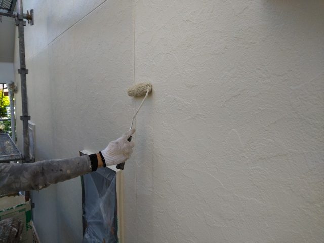 糸島市の外壁塗装の上塗り