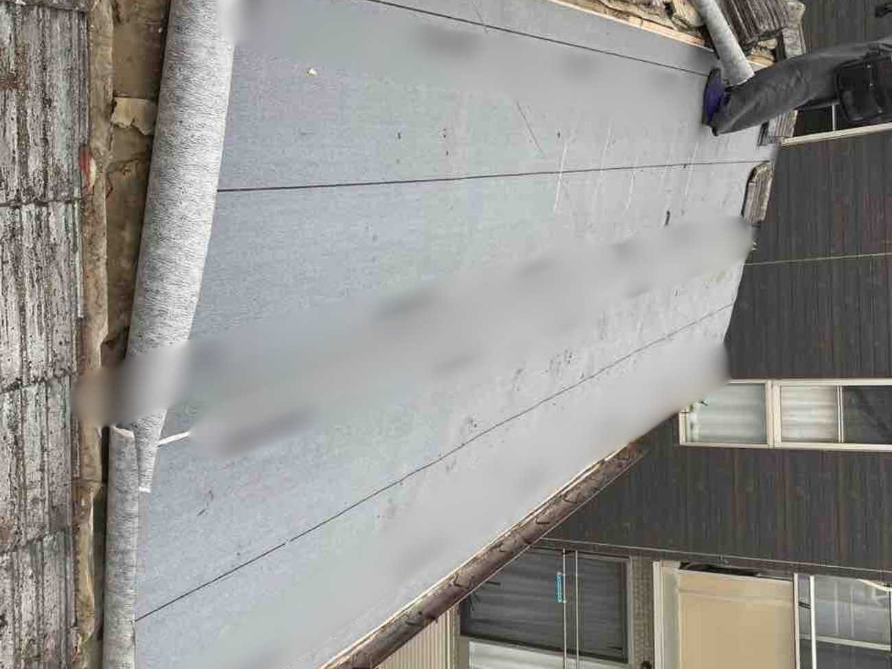 新規の防水シートを施工