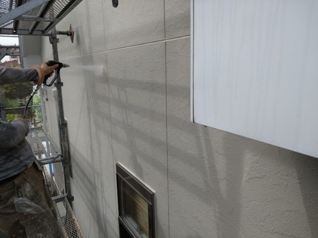 糸島市の外壁塗装における洗浄作業