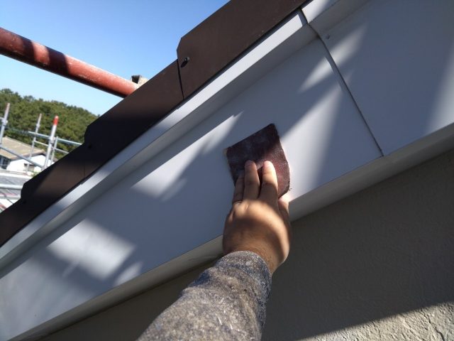 糸島市の塗装工前ケレン作業