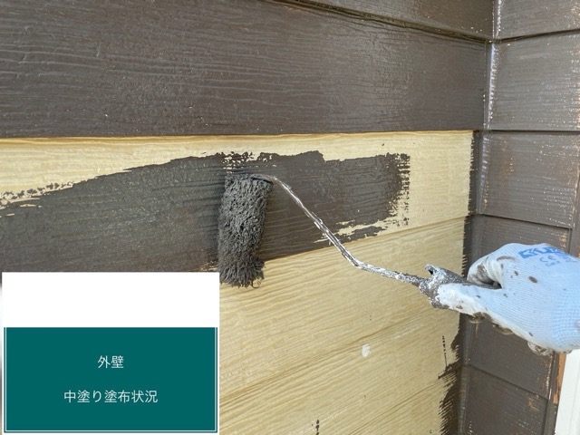 福岡市南区の外壁塗装、中塗り